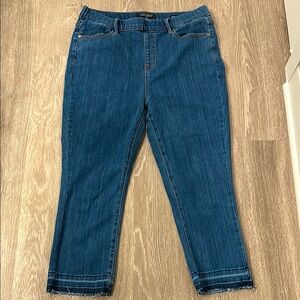 Judy Blue - Skinny Fit Capri Pull On Jeans
